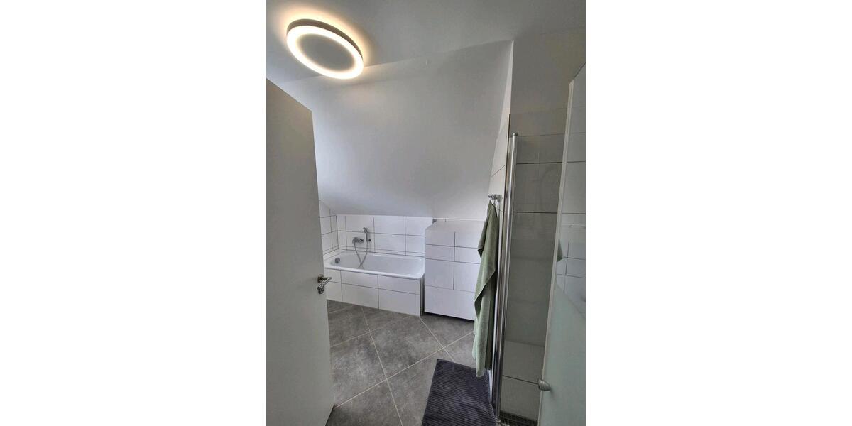 Dachgeschoßwohnung Leichlingen (Rheinland) - 3 Zimmer, 95 m&sup2;, 1.249&euro; | Angebot:26692780