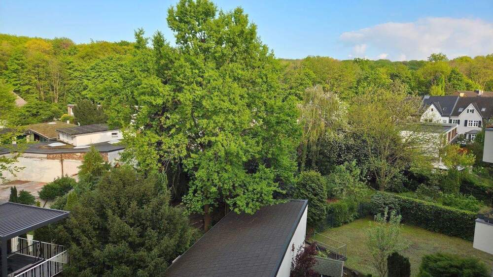 Etagenwohnung Düsseldorf Rath - 3 Zimmer, 92 m&sup2;, 1.250&euro; | Angebot:25774706