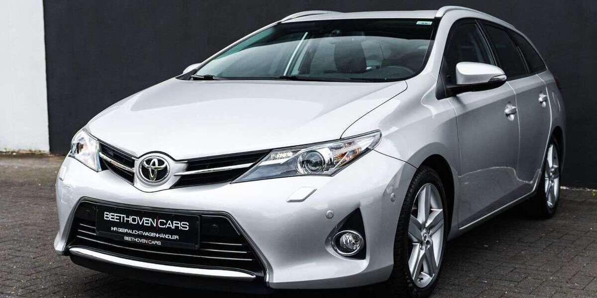 Toyota Auris 55.300 km 14.900 &euro; Solingen 42655