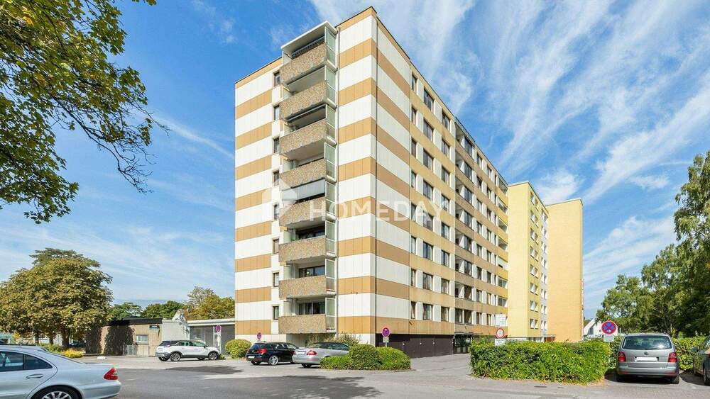 Gut geschnittene Etagenwohnung mit Aufzug, Stellplatz und Süd-West Loggia 3 zimmer