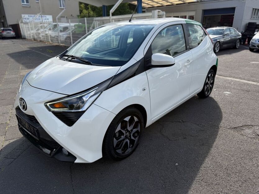Toyota Aygo (X) 76.323 km 8.990 € Köln 51109