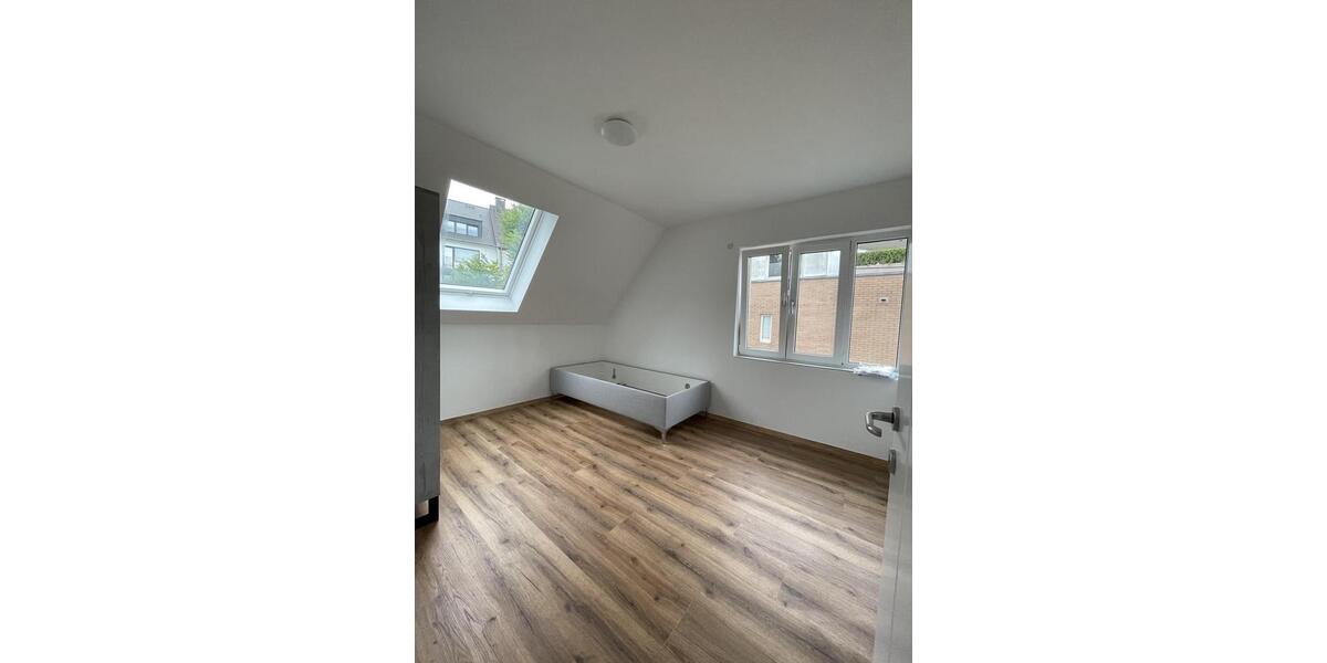 Erstbezug!! Wohnung mit 5 Zimmern im idyllischen Grün, möblierte Vermietung in einer Top-Lage 5 zimmer