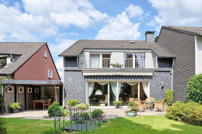 Attraktives Reihenendhaus auf großem Grundstück in ruhiger Wohnlage nahe Südpark