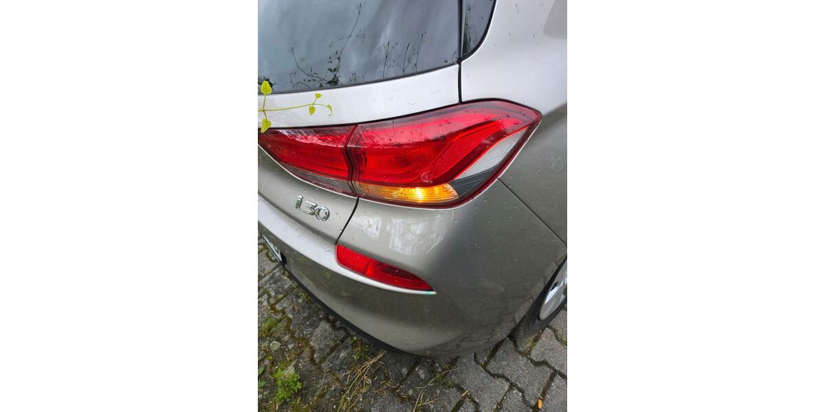 Hyundai i30 96.000 km 10.600 &euro; DÜSSELDORF 40589