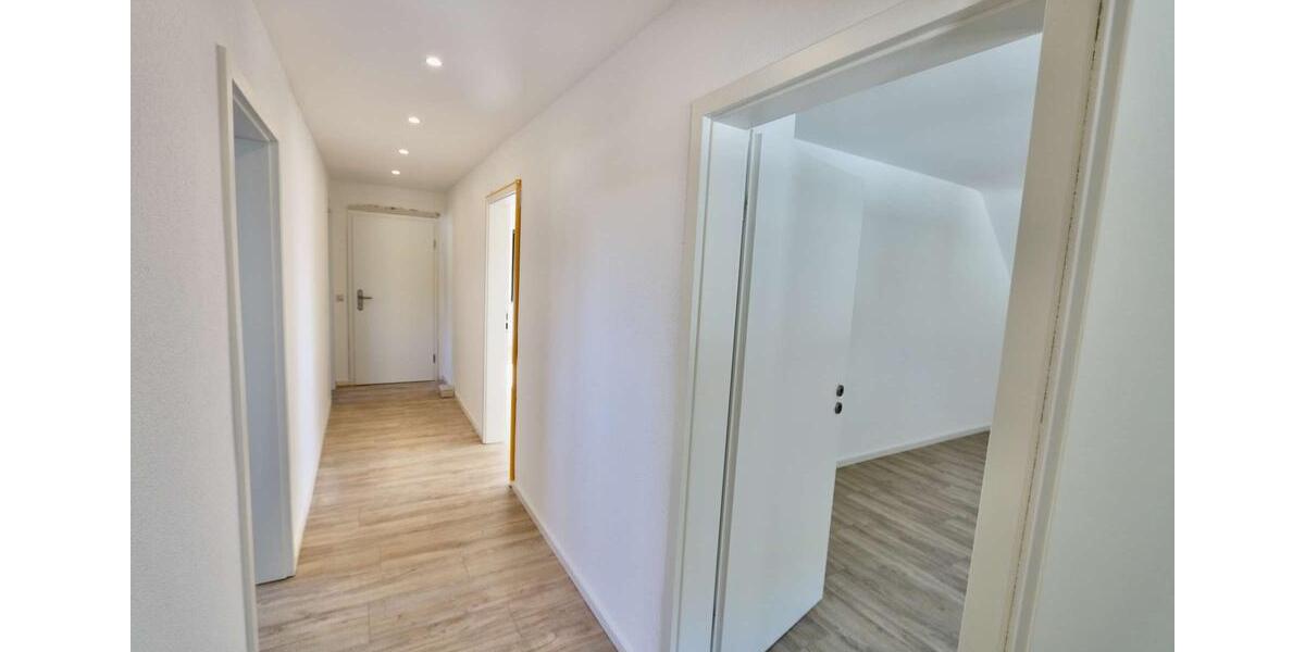 Dachgeschoßwohnung Overath - 3 Zimmer, 90 m&sup2;, 855&euro; | Angebot:25506990