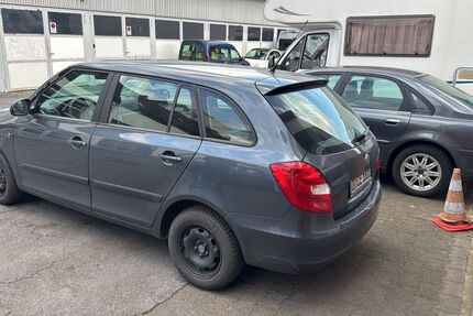 Skoda Fabia 90.200 km 5.650 &euro; Düsseldorf 40595