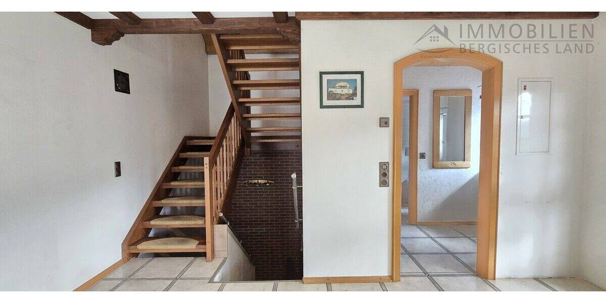 Einfamilienhaus Hückeswagen Innenstadt - 6 Zimmer, 242 m&sup2;, 449.000&euro; | Angebot:26867652