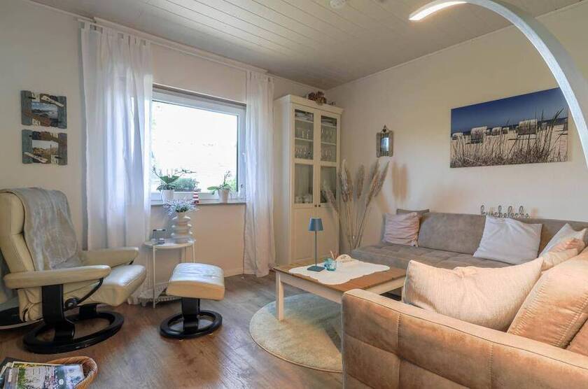 Doppelhaushälfte in ruhiger Sackgassenlage * ca. 180 m² Wohn-Nutzfläche * 5 Zimmer * Kaminofen * Einbauküche * Garte...