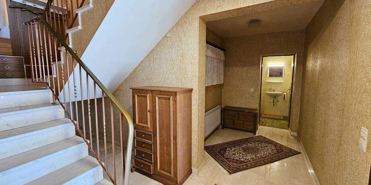 Gepflegtes Einfamilienhaus mit Garage und traumhaftem Grundstück in Leverkusen- Lützenkirchen 4 zimmer