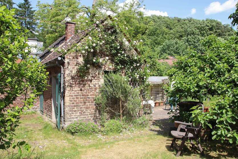 Haus zum Kaufen in Erkrath 418.000 € 210 m²