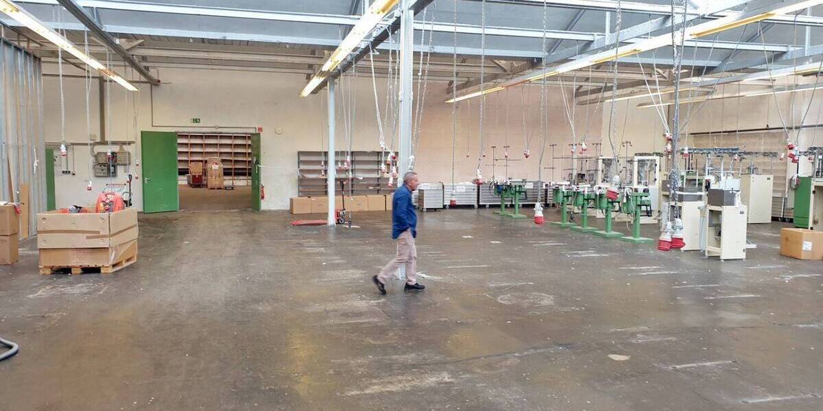 Gewerbehalle mit Wohnungen in Wuppertal-Langerfeld zimmer