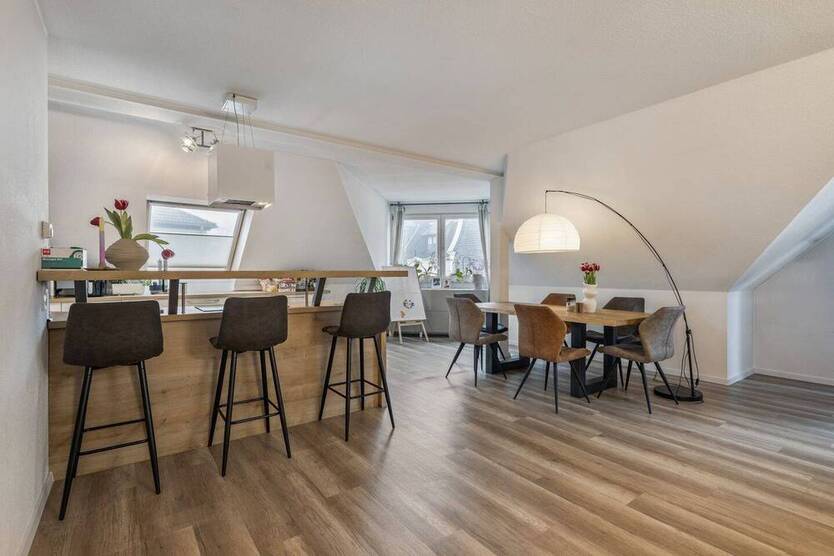Wohnen auf höchstem Niveau - Top DG-Wohnung in zentraler Lage