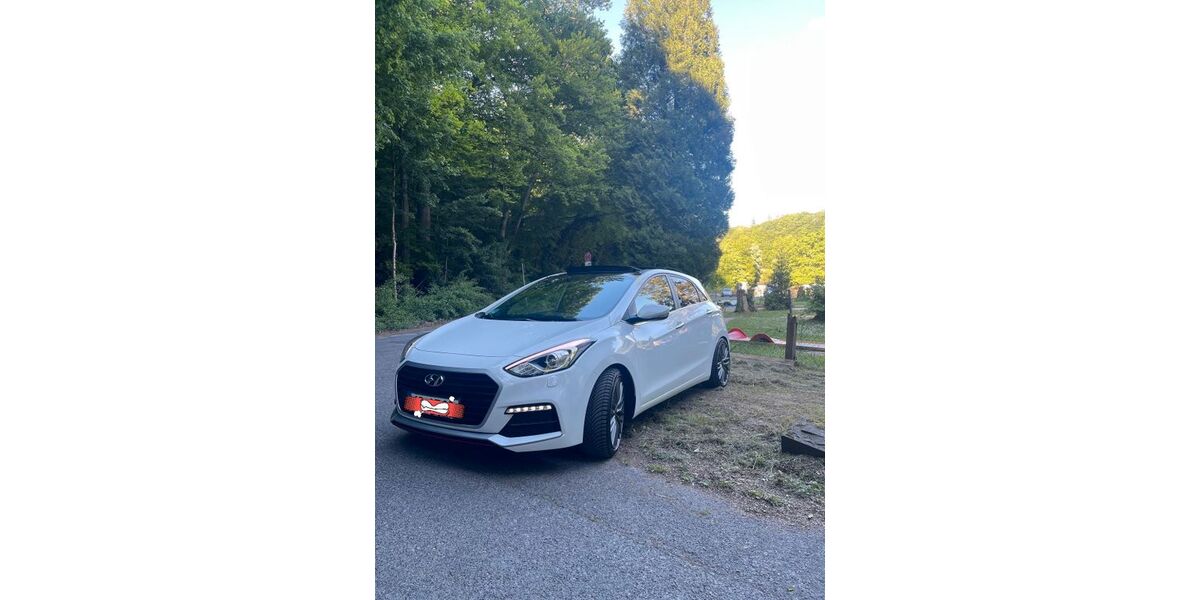 Hyundai i30 108.000 km 11.650 &euro; Leverkusen 51381