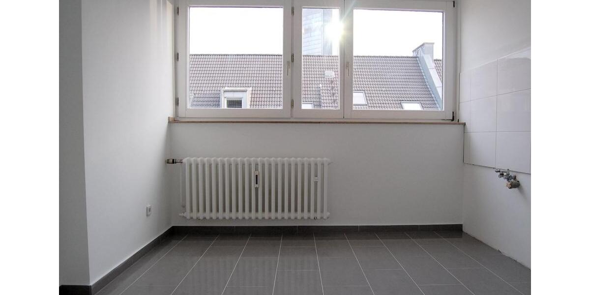 ***Von privat: 3-Zi DG-Whg in Düsseltal, bezugsbereit, renoviert 3 zimmer
