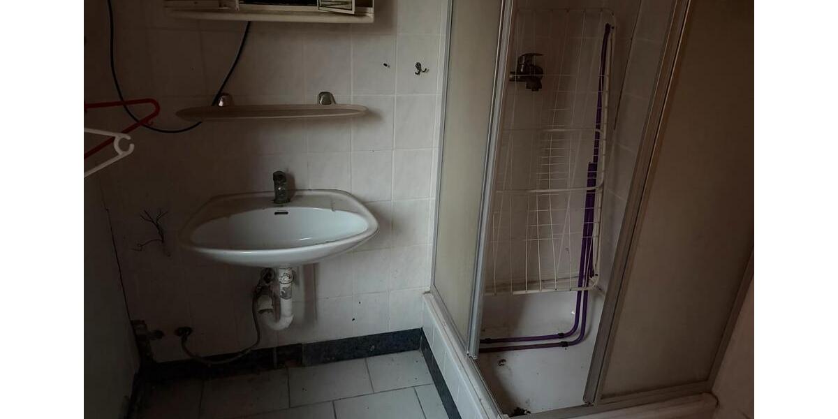 Dreifamilien Haus zur Sanierung 8 zimmer