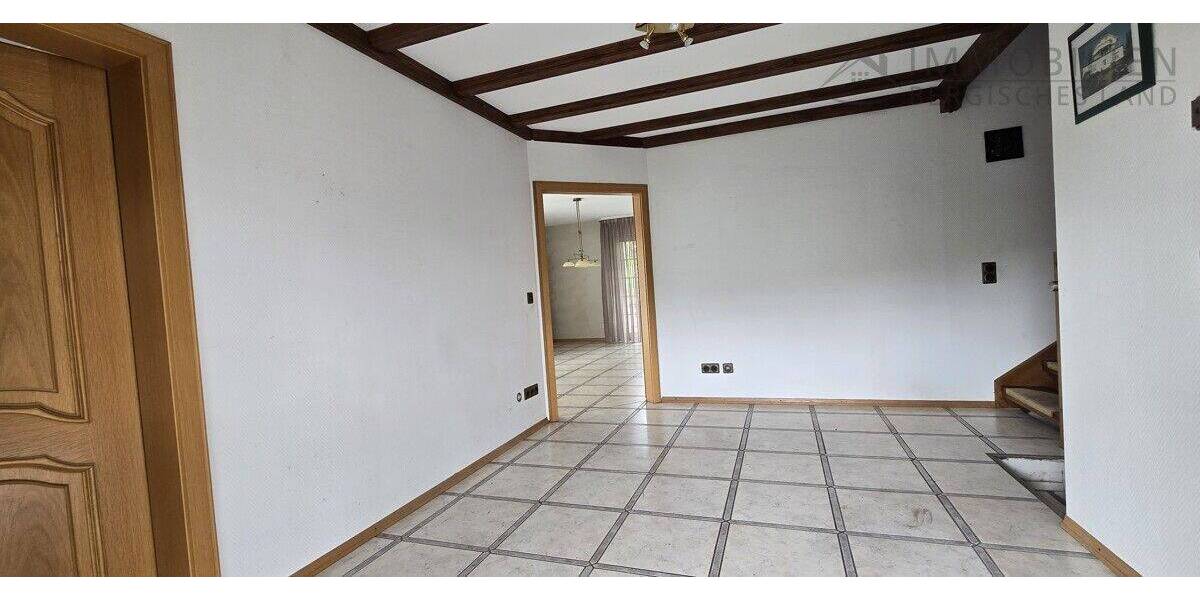 Einfamilienhaus Hückeswagen Innenstadt - 6 Zimmer, 242 m&sup2;, 449.000&euro; | Angebot:26867652