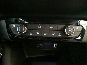 Opel Corsa Edition Komfortp. Techp. 9.521 km 20.280 € HAAN 42781