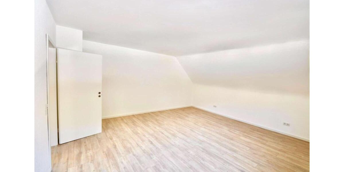 Dachgeschoßwohnung Overath - 3 Zimmer, 90 m&sup2;, 855&euro; | Angebot:25506990