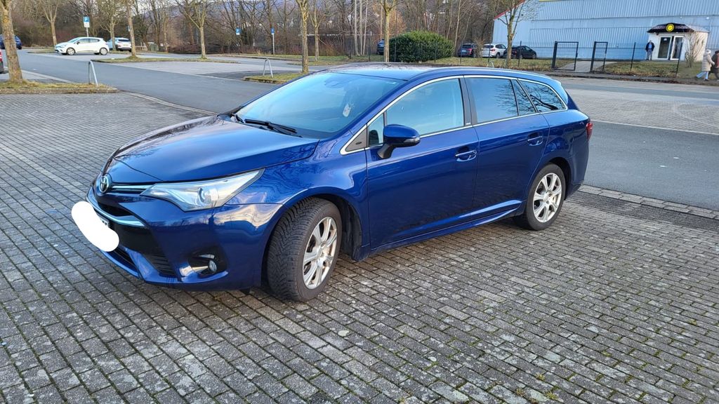 Toyota Avensis 124.000 km 11.999 &euro; Hagen 58135