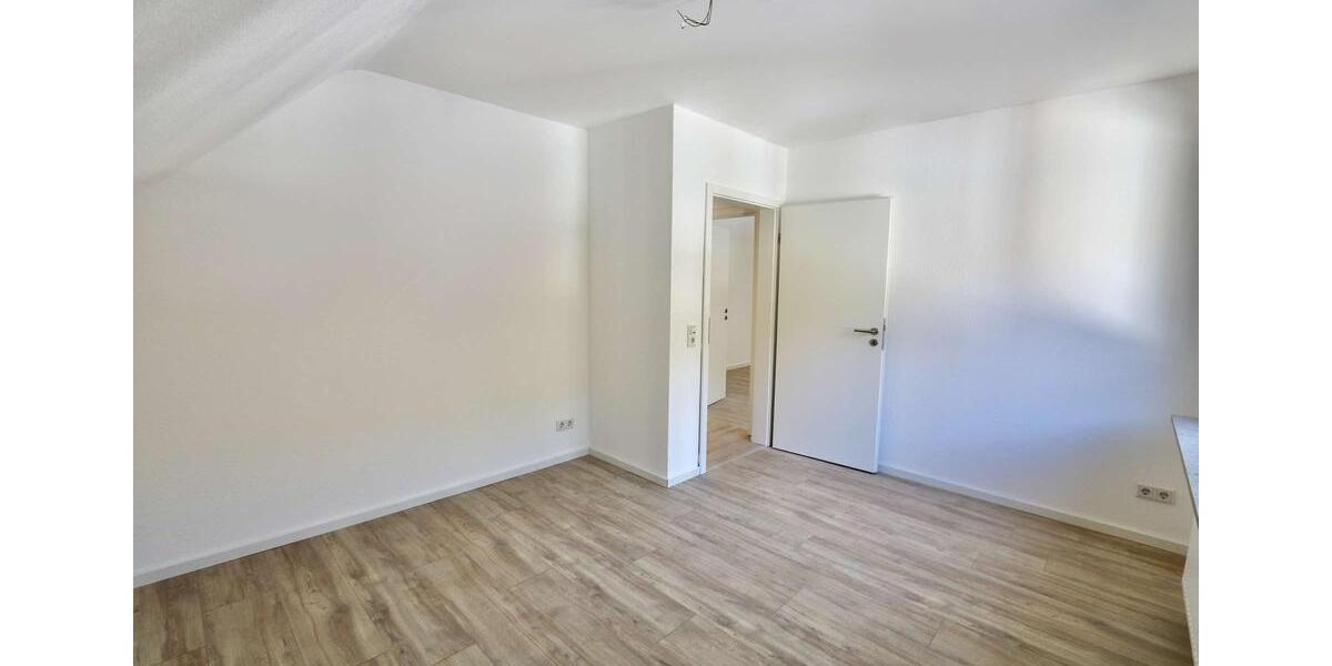Dachgeschoßwohnung Overath - 3 Zimmer, 90 m&sup2;, 855&euro; | Angebot:25506990