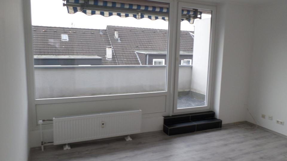 3 Zimmer 75 qm DG Wohnung mit 30 qm Dachterrasse KERNSANIERT 3 zimmer