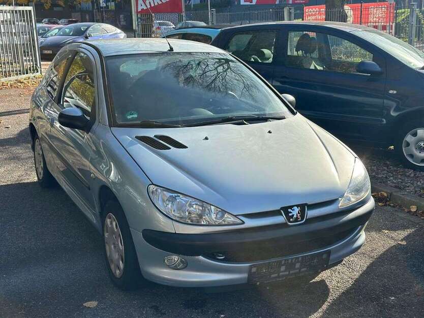 Peugeot 206 123.000 km 1.290 € Essen 45145