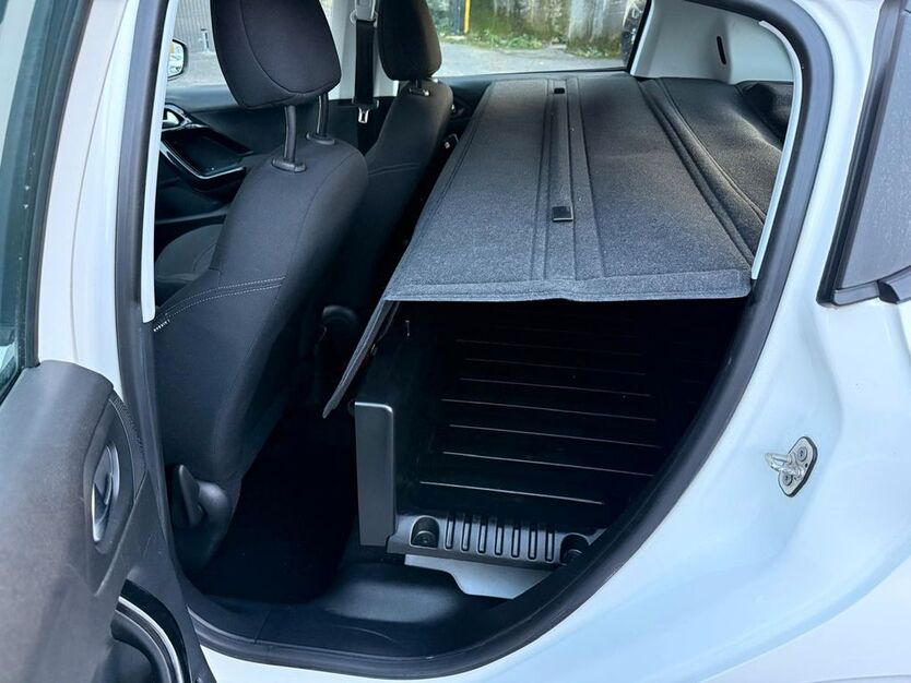 Peugeot 208 145.000 km 6.486 € Düsseldorf 40237