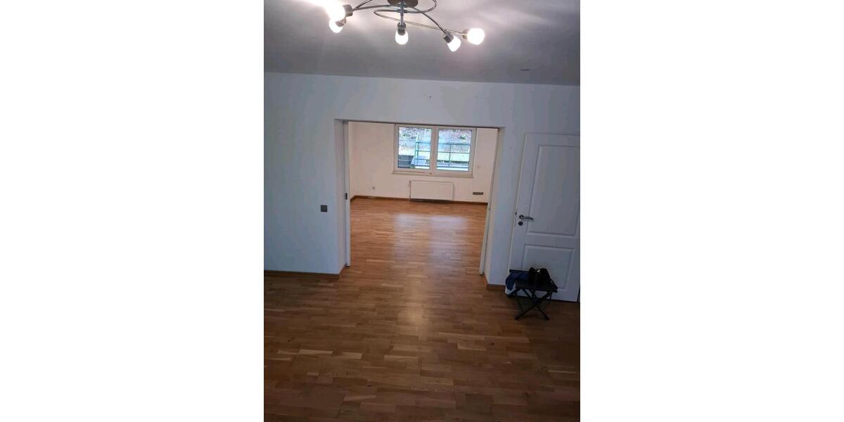 Erdgeschoss Wohnung mit Garten 1790 € VB 4 zimmer