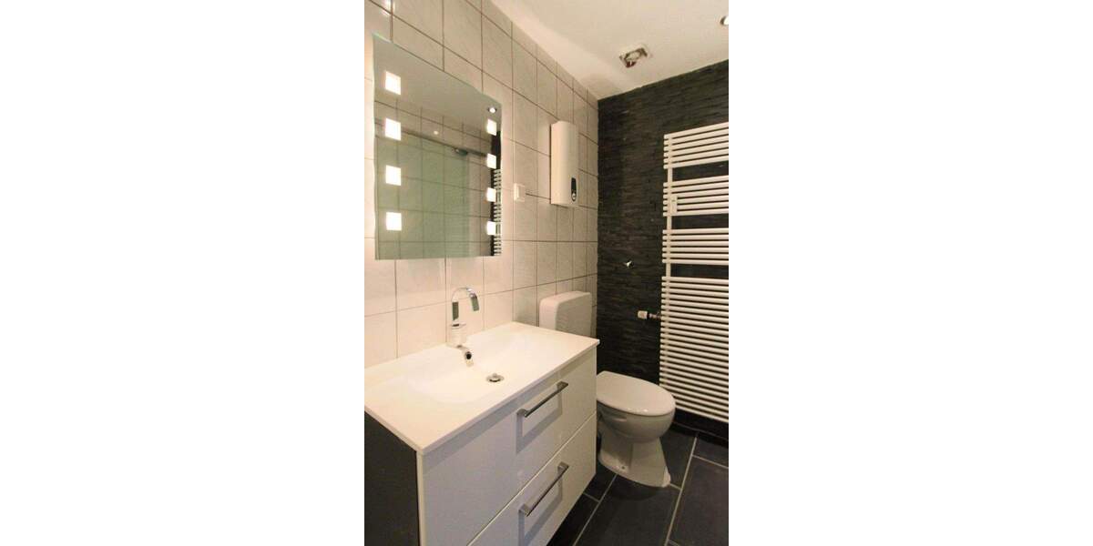 - günstige Verkehrslage - 1.5 Zi. Dachgeschosswohnung mit Einbauküche Provisionsfreie 1 zimmer