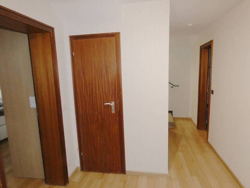 ECHT FAMILIENTAUGLICH - 5- Zimmer Erdgeschoss-Maisonette mit Balkon, Loggia + Terrasse