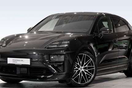 Porsche Macan 9.900 km 116.790 € Düsseldorf 40468