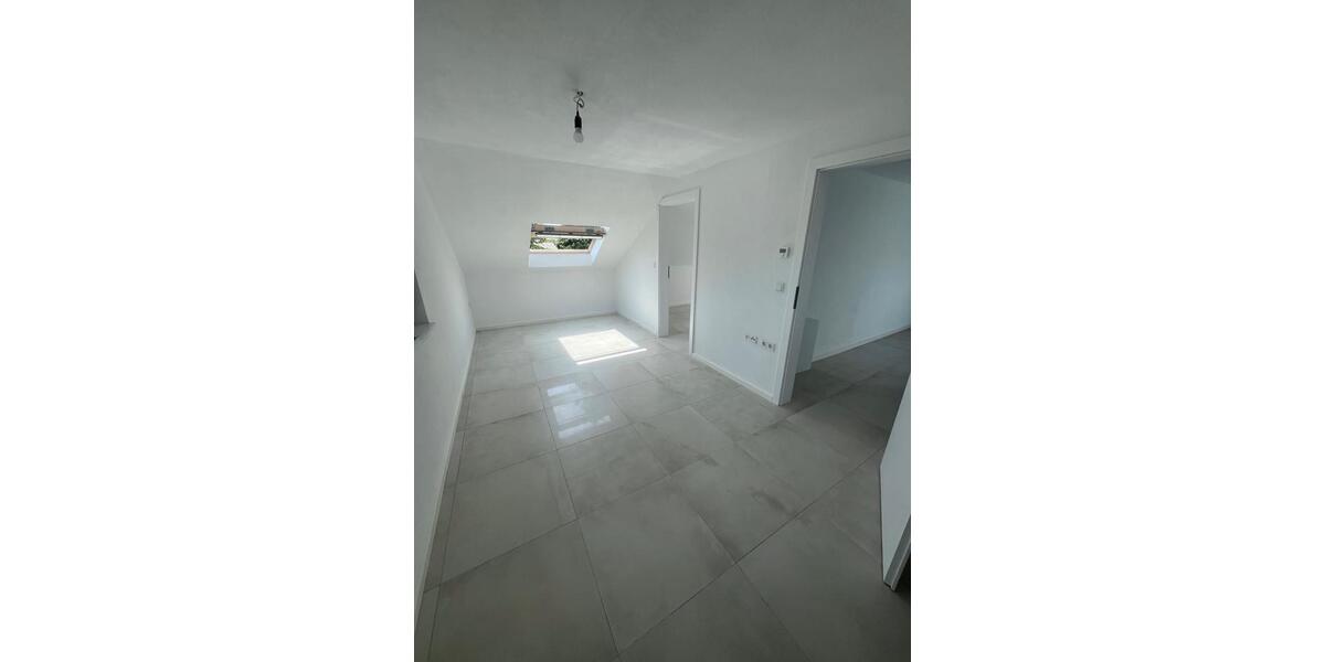 Dachgeschoßwohnung Lindlar - 2 Zimmer, 60 m&sup2;, 800&euro; | Angebot:26279682