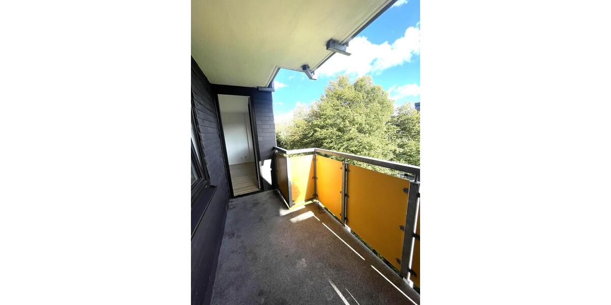 **Helle & frisch renovierte 2,5-Zimmer-Wohnung – mit Balkon & Aufzug** 2 zimmer