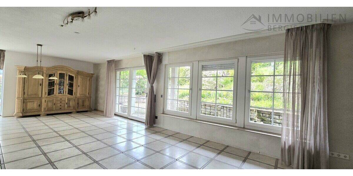 Einfamilienhaus Hückeswagen Innenstadt - 6 Zimmer, 242 m&sup2;, 449.000&euro; | Angebot:26867652