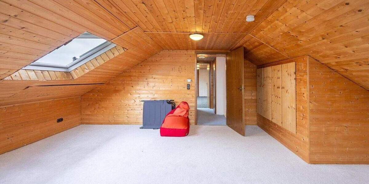 Einfamilienhaus mit Einlieger, Garage, Doppel-Carport und schönem Garten 7 zimmer