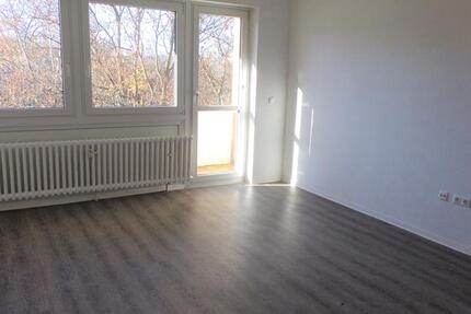 Sonnige, helle 3 Zimmer mit Balkon und Keller, 3.OG 3 zimmer