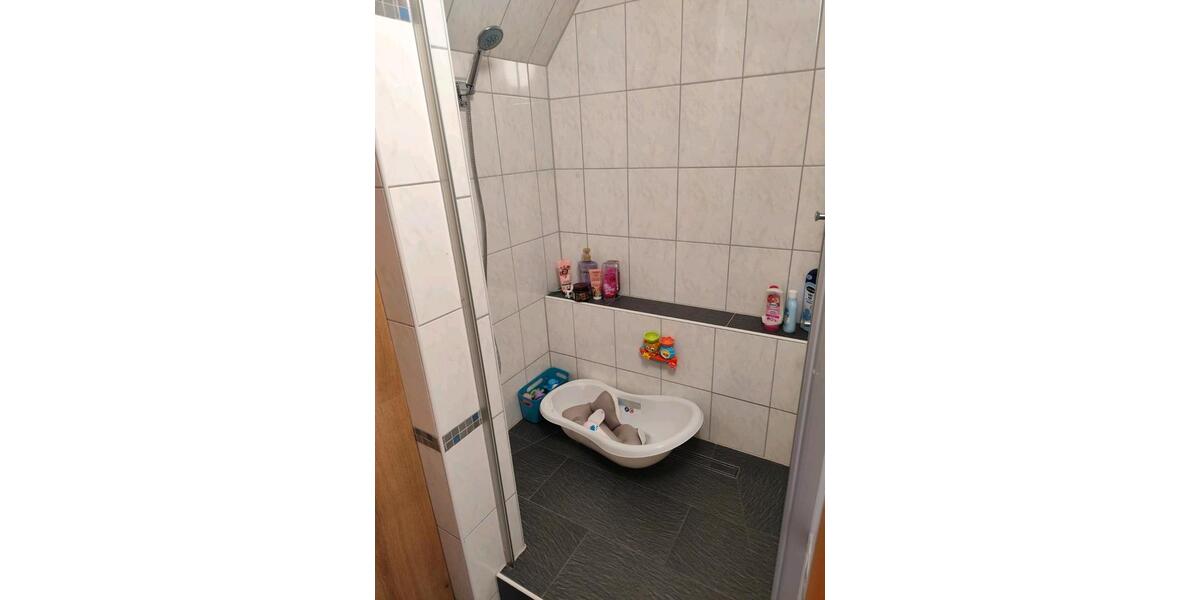 2. Etage moderne u helle 78m² DG-Wohnung 3.5 zimmer