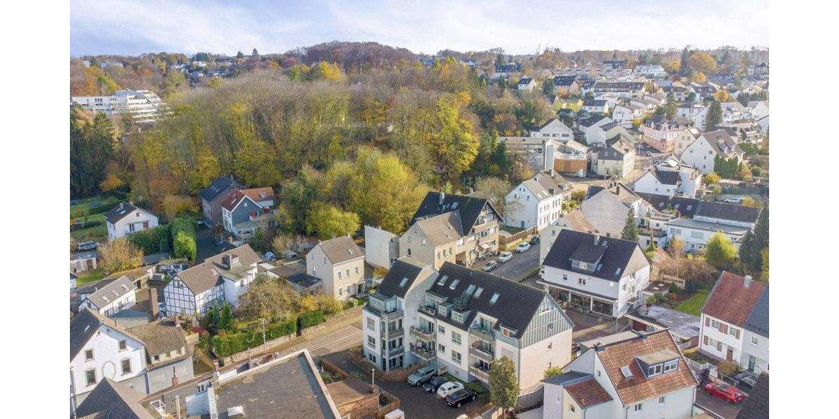 Top gepflegtes Neun-Familienhaus in guter Lage von Bergisch-Gladbach - Mehrfamilienhaus, Wohnhaus Bergisch Gladbach Gladbach | Angebot:23973693