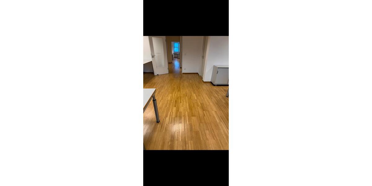 BüroPraxisKosmetik Râume in Stadtmitte Düsseldorf zu vemieten zimmer