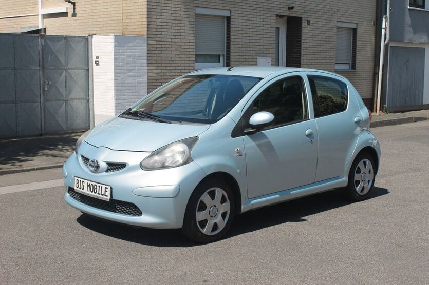 Toyota Aygo (X) 162.000 km 2.990 € Köln 50739