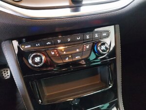 Opel Astra Ultimate Matrix Kam SHZ LHZ Navi Key-Go Temp 57.757 km 18.480 € HAAN 42781