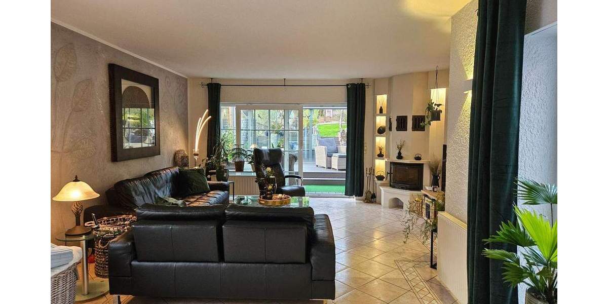 Modernisiertes 2-Familienhaus mit 3 Garagen und attr. Garten in guter und ruhiger Lage in Wetter 9 zimmer