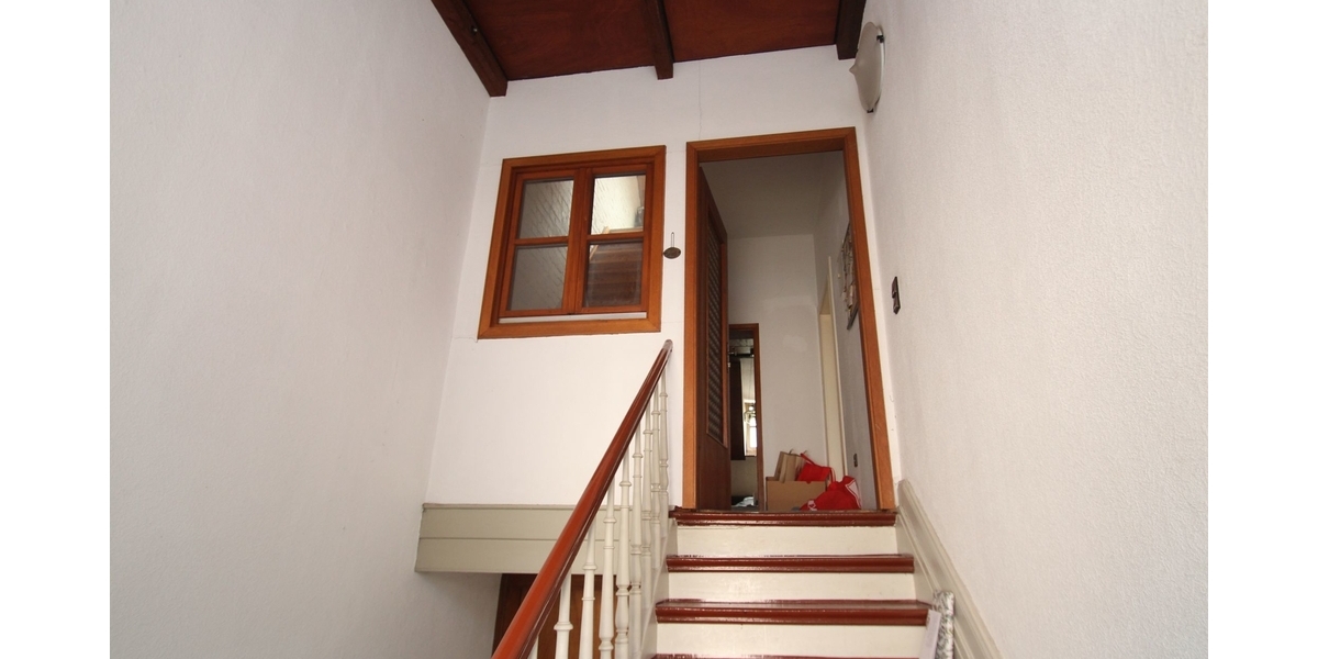 Mehrfamilienhaus mit drei Wohneinheiten und Entwicklungspotenzial 6 zimmer