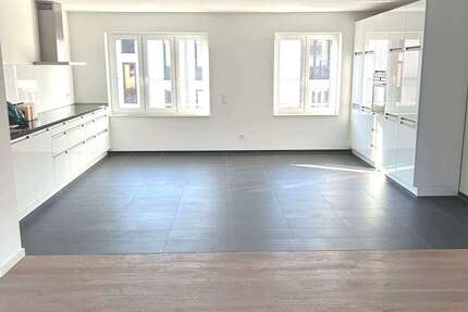 Wohnung zum Mieten in Düsseldorf 2.600 € 137 m² 4 zimmer