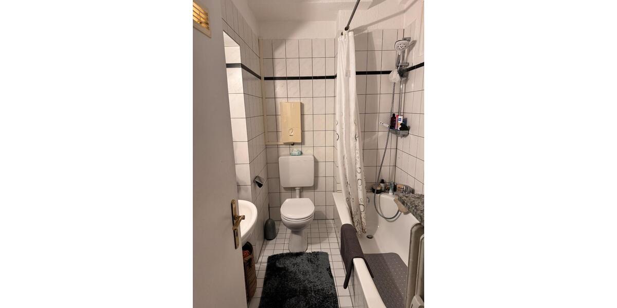 Untermiete: Helle 3-Raum-Wohnung in Düsseldorf mit Ausblick auf B 3 zimmer