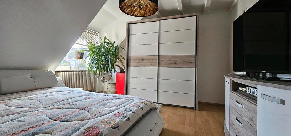 Dachgeschoßwohnung Remscheid Lüttringhausen - 3 Zimmer, 86 m&sup2;, 189.000&euro; | Angebot:26915499