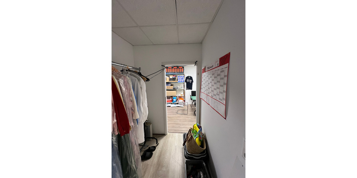 Investorenobjekt mit 3 Wohnungen, 2 Ladenlokalen und Erweiterungsmöglichkeiten zimmer