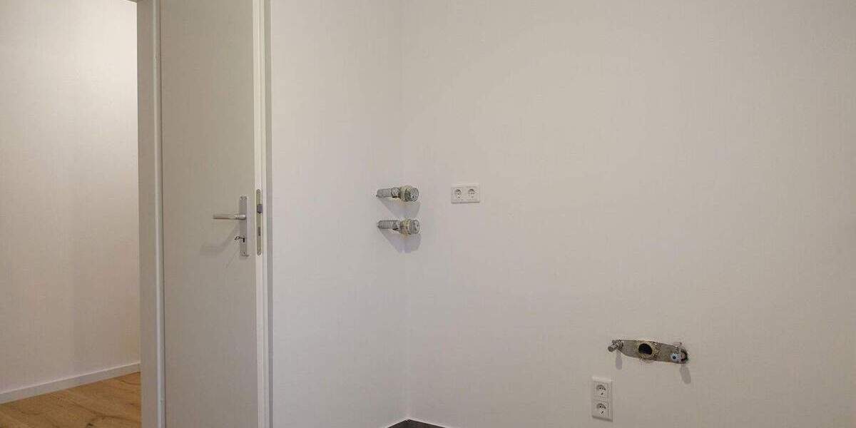 Umfassend sanierte 2-Zimmer-Stadtwohnung in zentraler Lage - mit Tiefgaragenstellplatz 2 zimmer