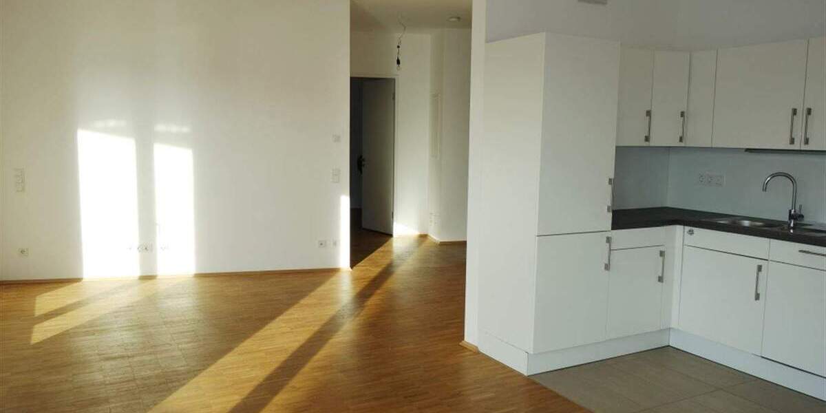 Attraktive 3 Zimmer Wohnung inkl. EBK , Fußbodenheizung, Süd-West Terrasse 3 zimmer