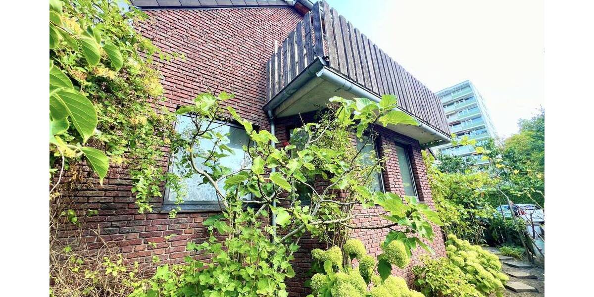 Praktisches Zweifamilienhaus mit Ausblick ins Grüne 6 zimmer